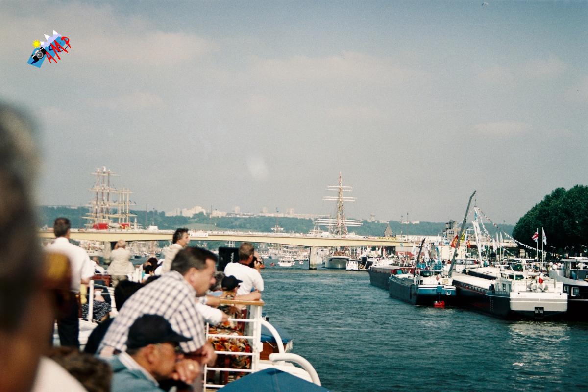 A1999-07_13A_B317_023_HG
