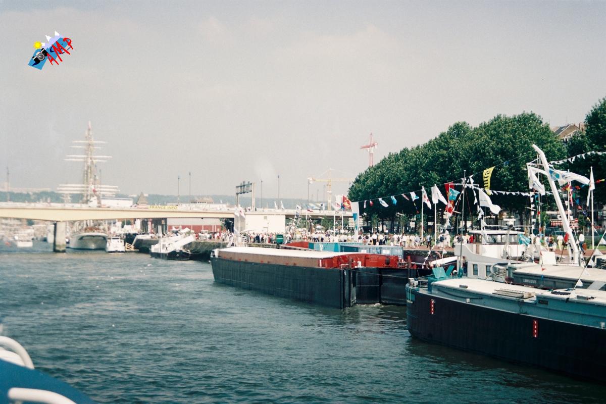 A1999-07_13A_B317_024_HG