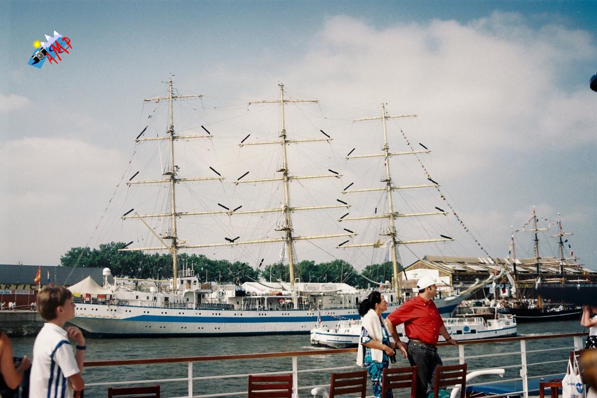 A1999-07_13A_B317_029-Mir_HG