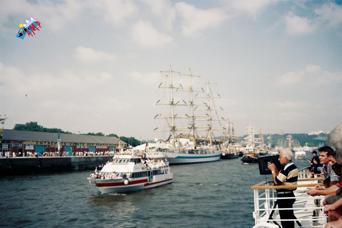 A1999-07_13A_B319_001-Mir_HG