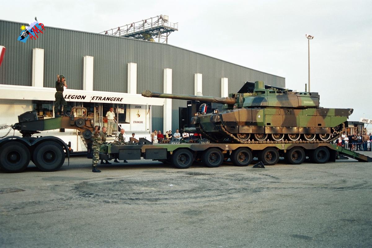 A1999-07_18B_B327_001_HG