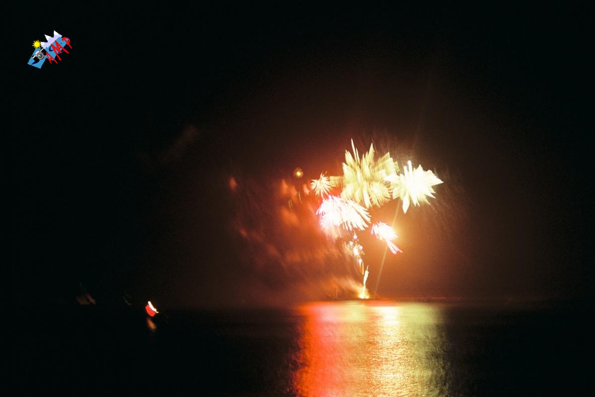 A1999-07_18B_B327_019_HG
