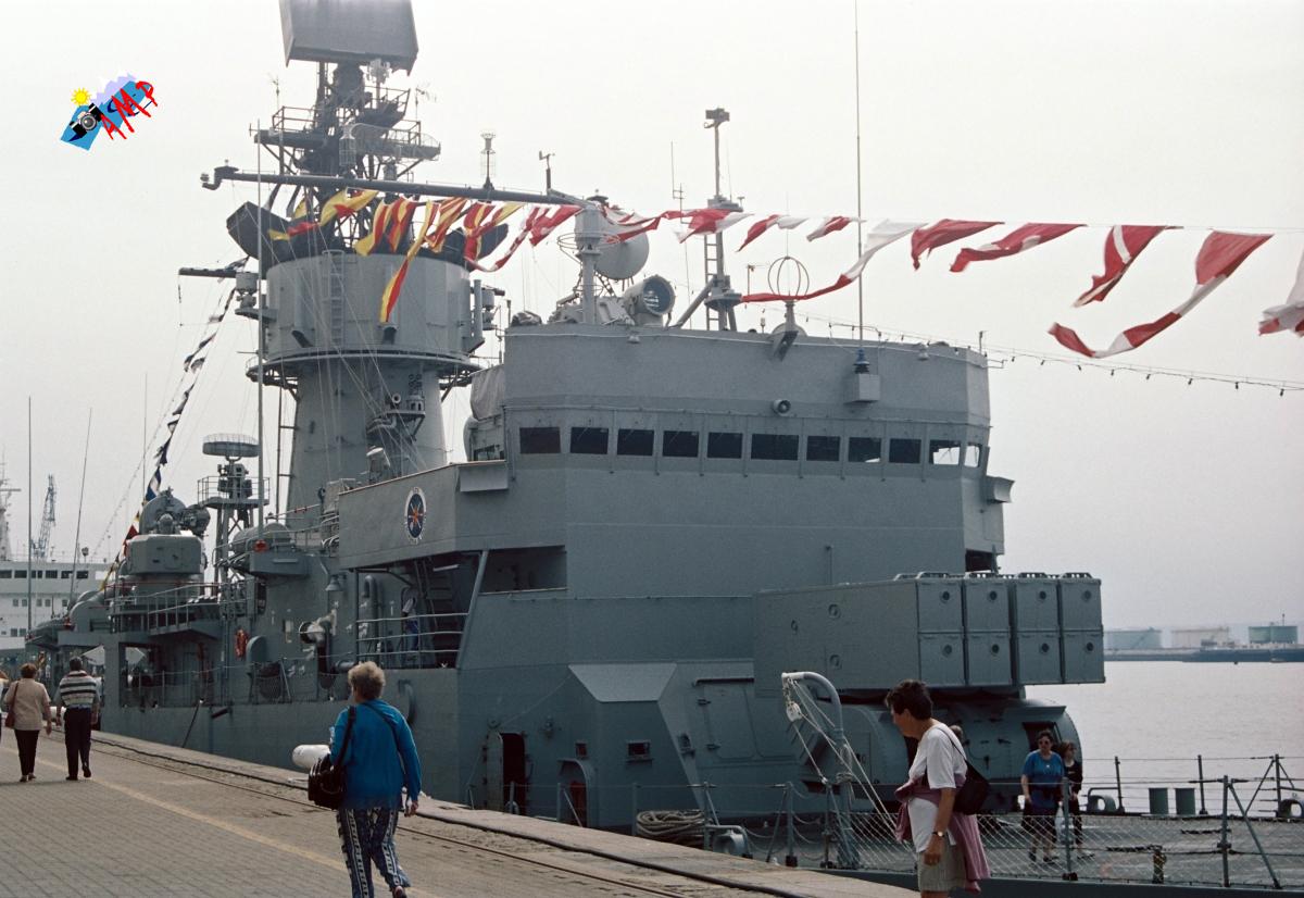 A1999-07_19A_B327_037_HG