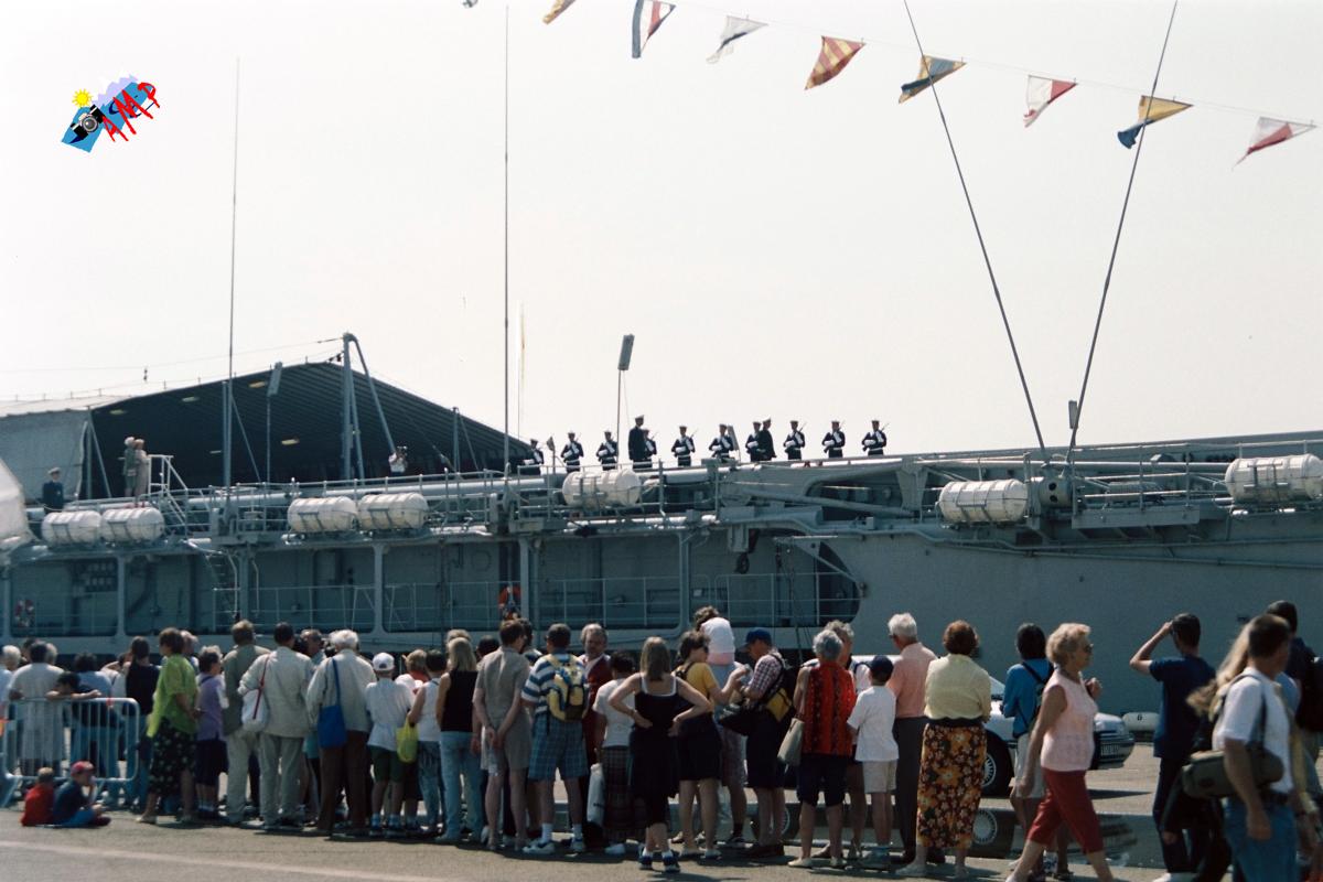 A1999-07_19A_B328_014--14_HG