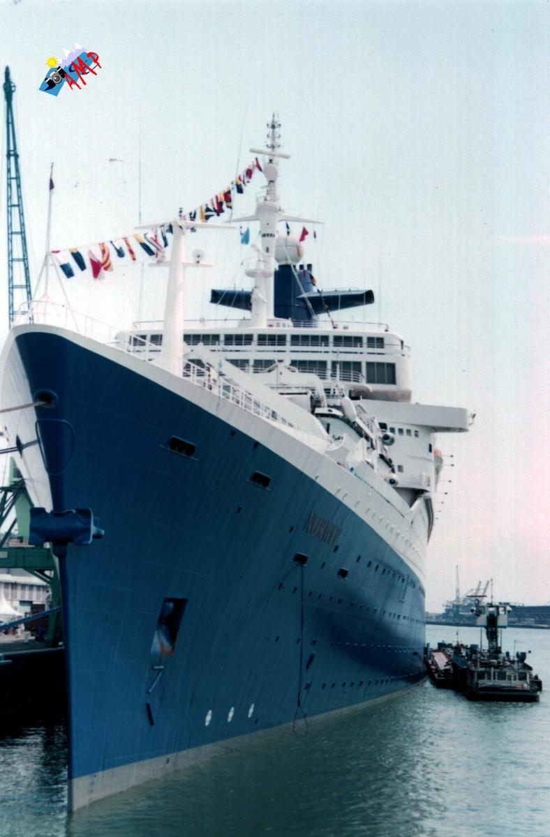 A1999-07_19A_B329_002_HG