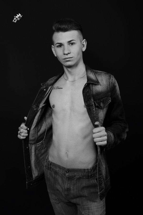 Vincent2-8887-NB_HG