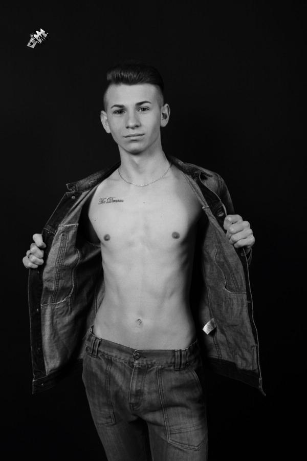 Vincent2-8891-NB_HG