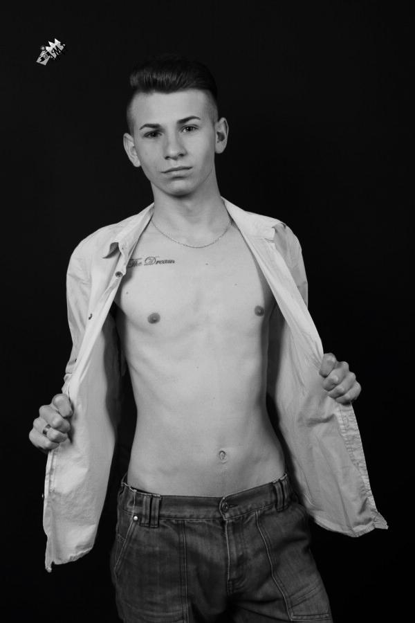Vincent2-8919-NB_HG