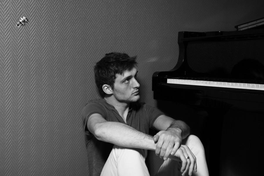 Nicolas_Deloras-0303a-L8-F-NB_HG
